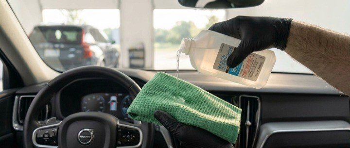 Using rubbing alcohol to clean grease off interior car windows